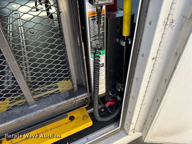 image for item FK0894 2015 Ford E350 shuttle bus