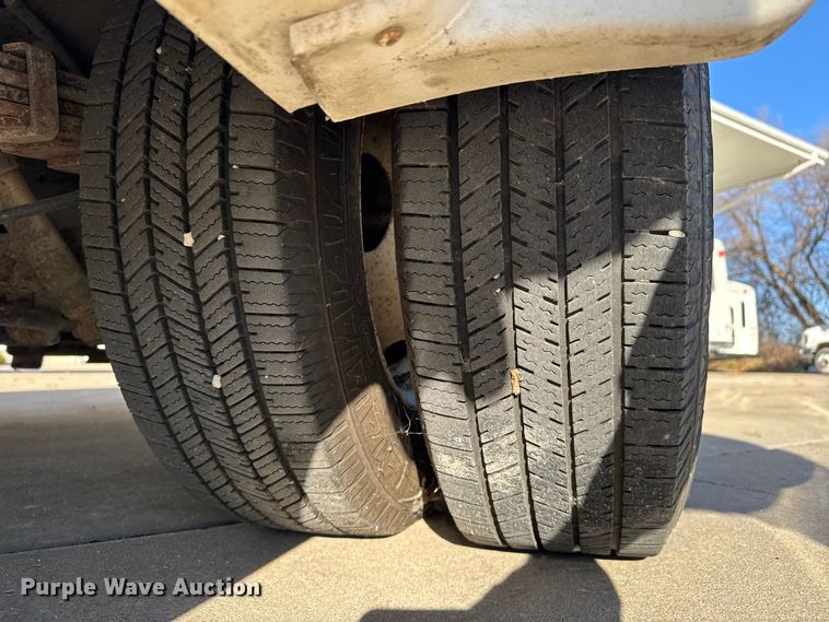 image for item FK0894 2015 Ford E350 shuttle bus