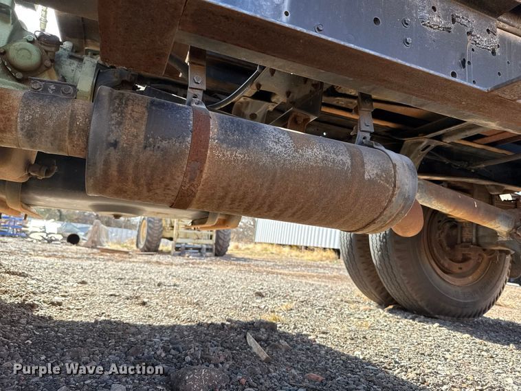 image for item HW9136 1986 Ford F800 dump truck