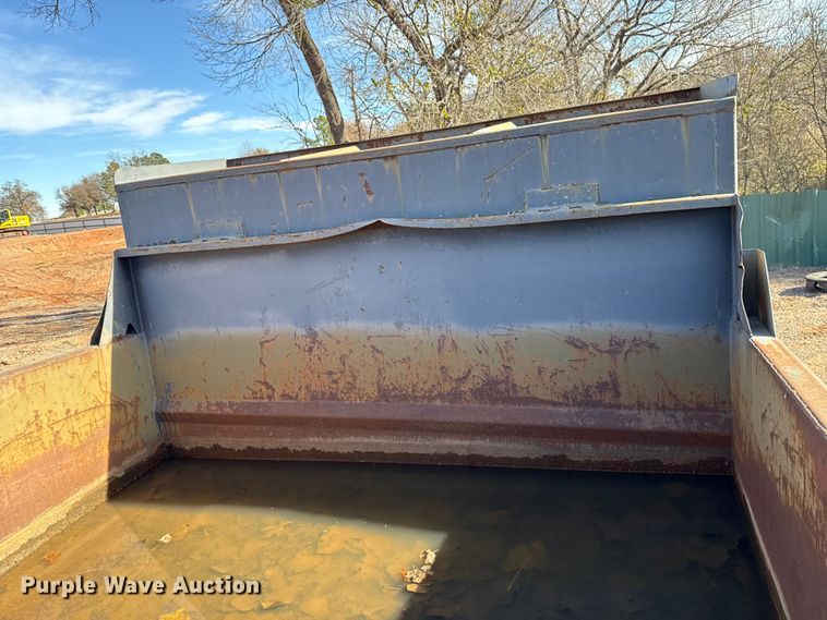 image for item HW9136 1986 Ford F800 dump truck