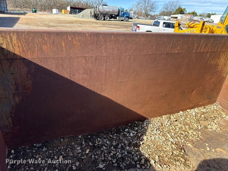 image for item HW9136 1986 Ford F800 dump truck