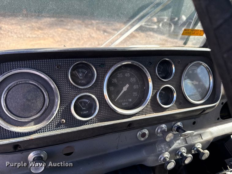 image for item HW9136 1986 Ford F800 dump truck