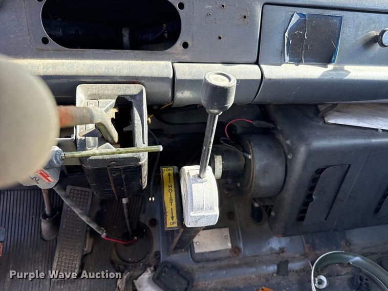 image for item HW9136 1986 Ford F800 dump truck