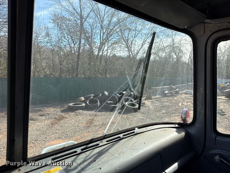 image for item HW9136 1986 Ford F800 dump truck