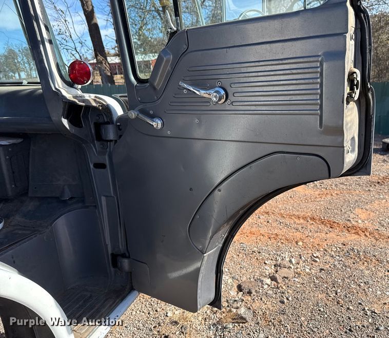 image for item HW9136 1986 Ford F800 dump truck