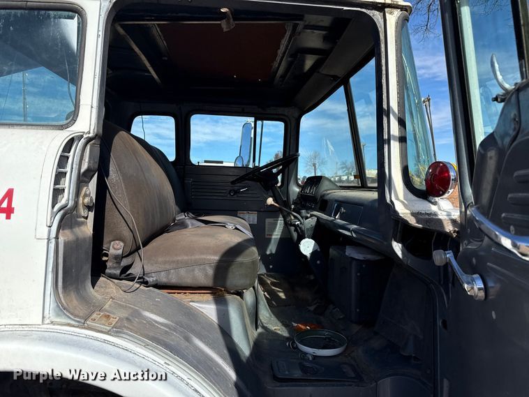 image for item HW9136 1986 Ford F800 dump truck