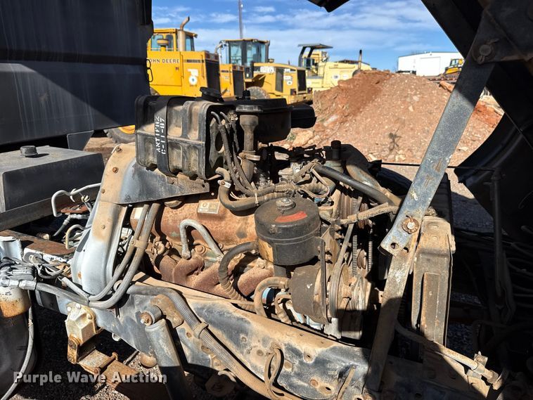 image for item HW9136 1986 Ford F800 dump truck