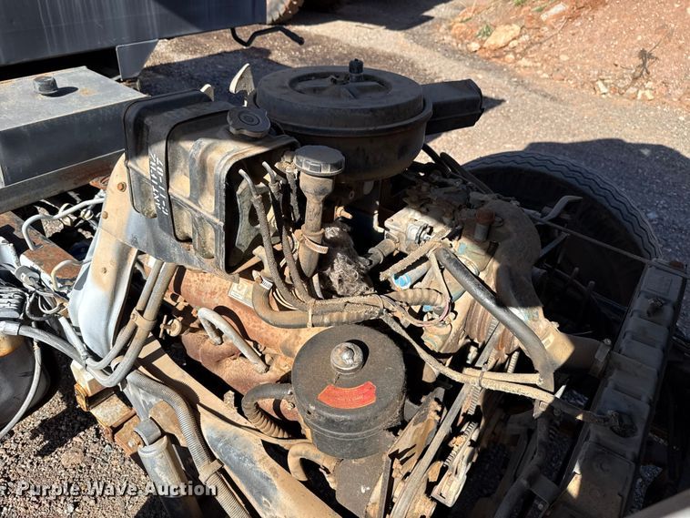 image for item HW9136 1986 Ford F800 dump truck