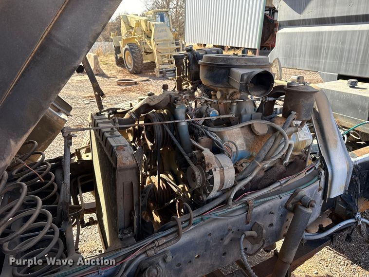 image for item HW9136 1986 Ford F800 dump truck