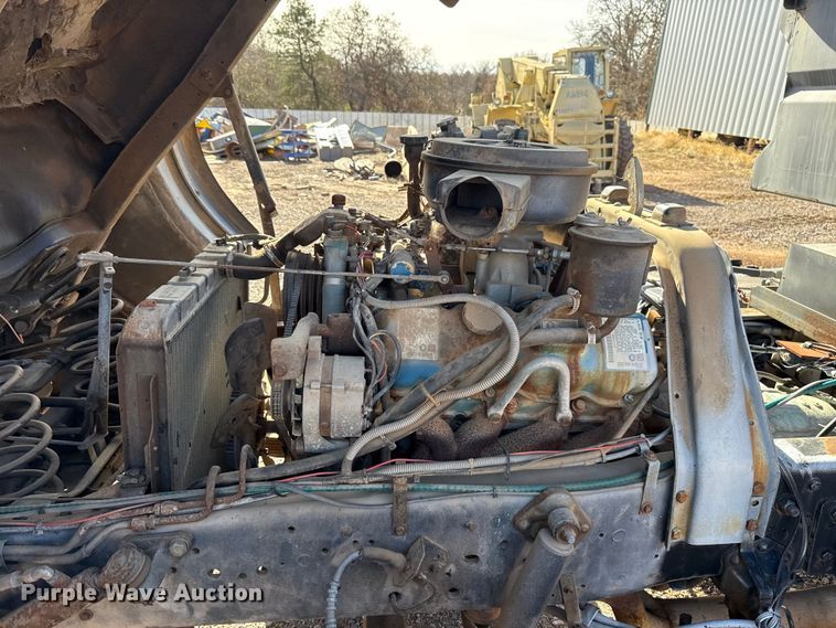 image for item HW9136 1986 Ford F800 dump truck