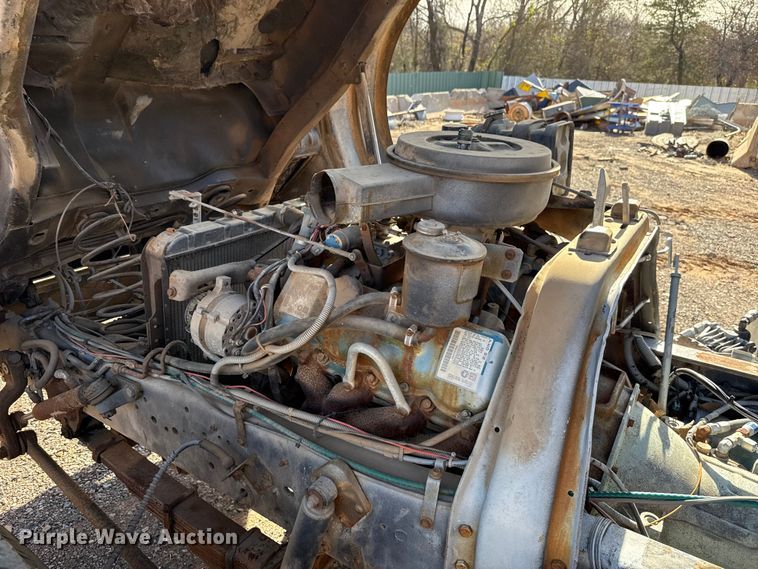 image for item HW9136 1986 Ford F800 dump truck