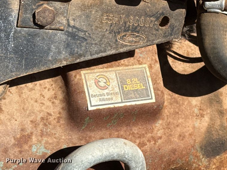 image for item HW9136 1986 Ford F800 dump truck