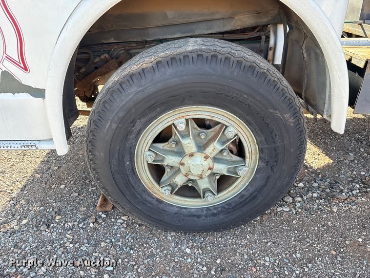 image for item HW9136 1986 Ford F800 dump truck