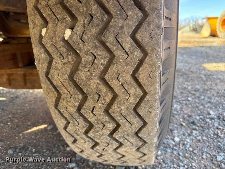 image for item HW9136 1986 Ford F800 dump truck