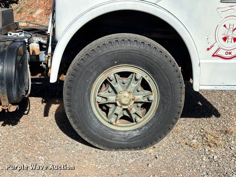 image for item HW9136 1986 Ford F800 dump truck