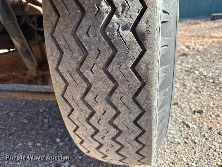 image for item HW9136 1986 Ford F800 dump truck