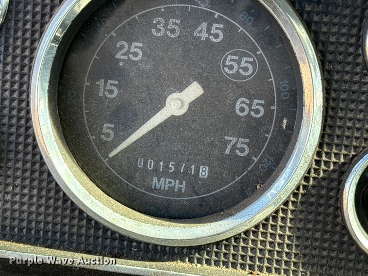 image for item HW9136 1986 Ford F800 dump truck