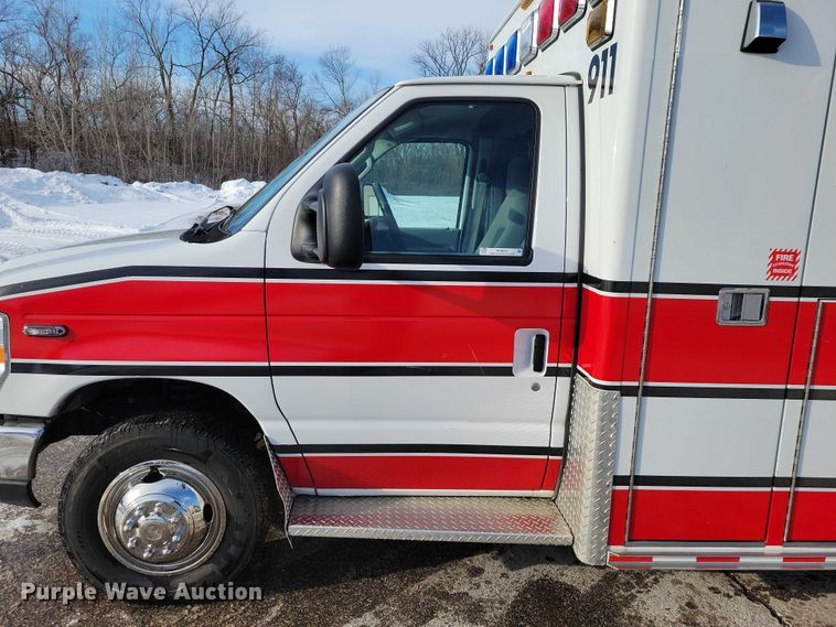 image for item NO9839 2015 Ford E450 ambulance