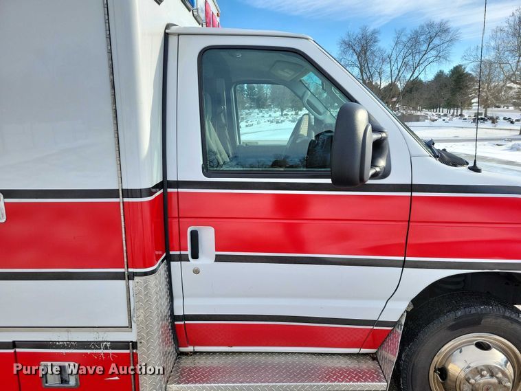 image for item NO9839 2015 Ford E450 ambulance