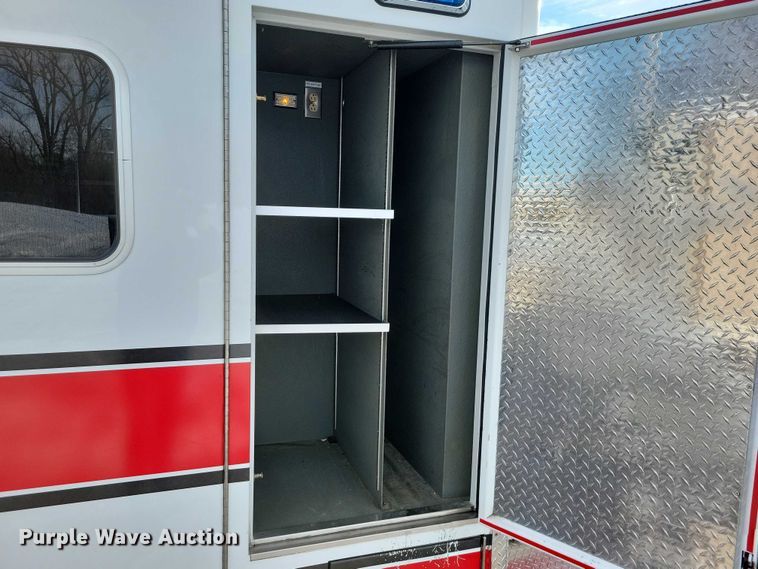 image for item NO9839 2015 Ford E450 ambulance