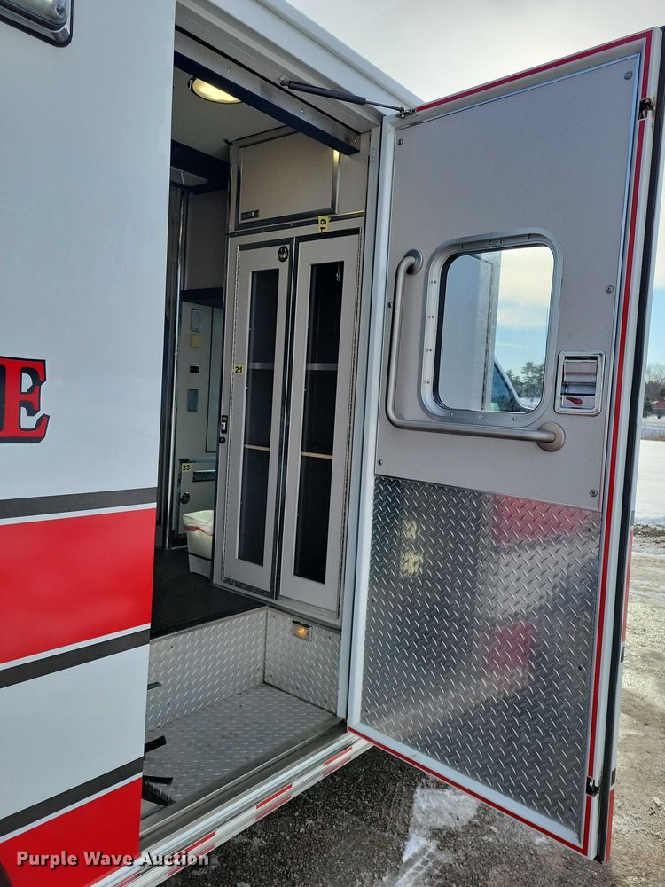 image for item NO9839 2015 Ford E450 ambulance