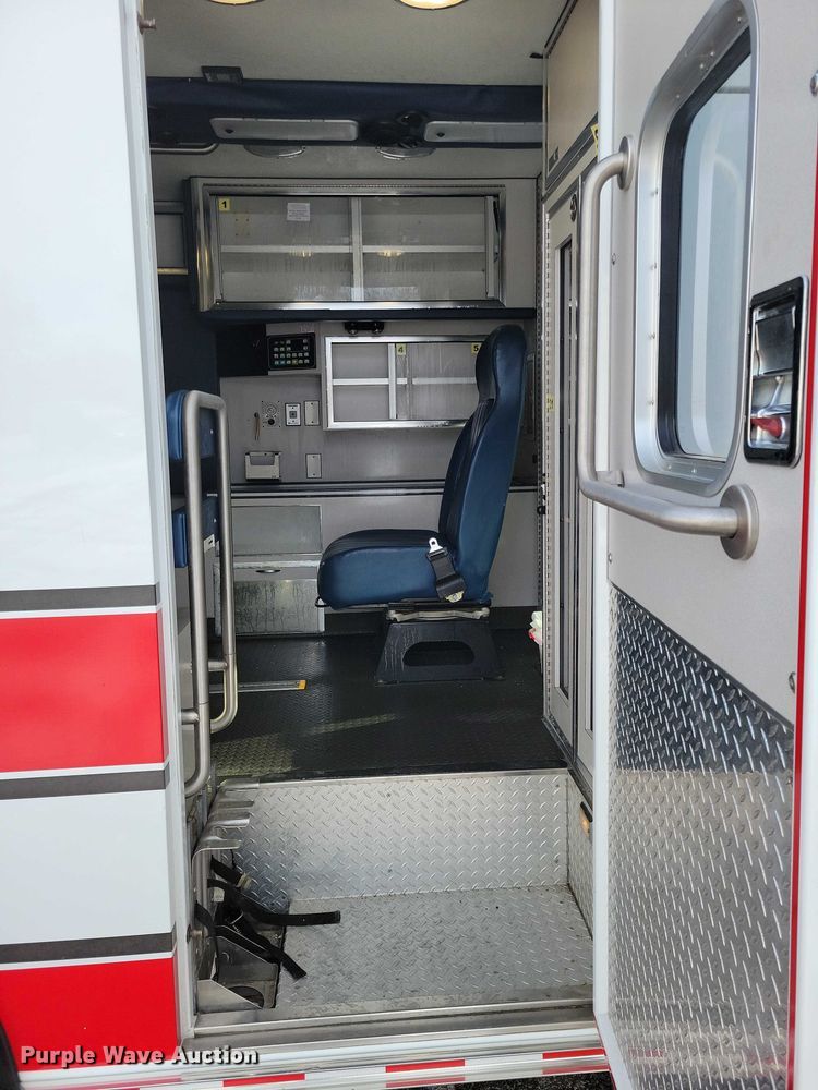 image for item NO9839 2015 Ford E450 ambulance