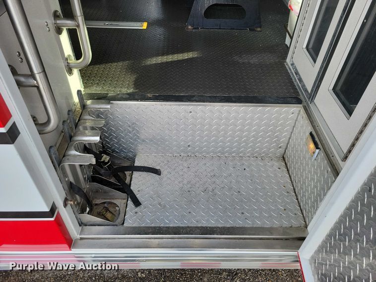 image for item NO9839 2015 Ford E450 ambulance