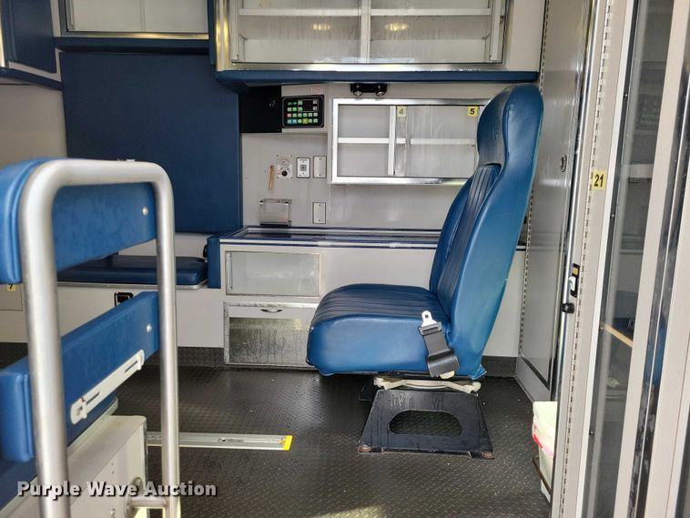 image for item NO9839 2015 Ford E450 ambulance