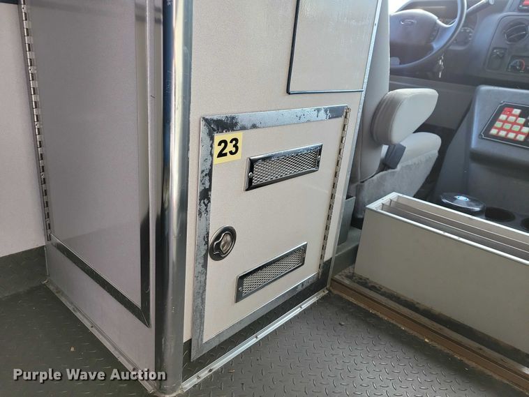 image for item NO9839 2015 Ford E450 ambulance