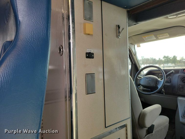 image for item NO9839 2015 Ford E450 ambulance