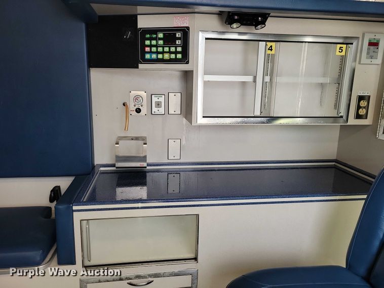 image for item NO9839 2015 Ford E450 ambulance