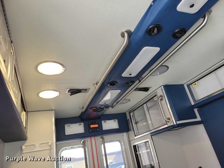 image for item NO9839 2015 Ford E450 ambulance