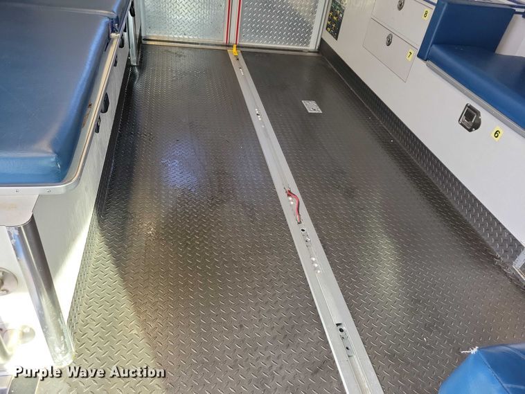 image for item NO9839 2015 Ford E450 ambulance