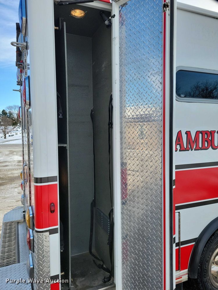 image for item NO9839 2015 Ford E450 ambulance