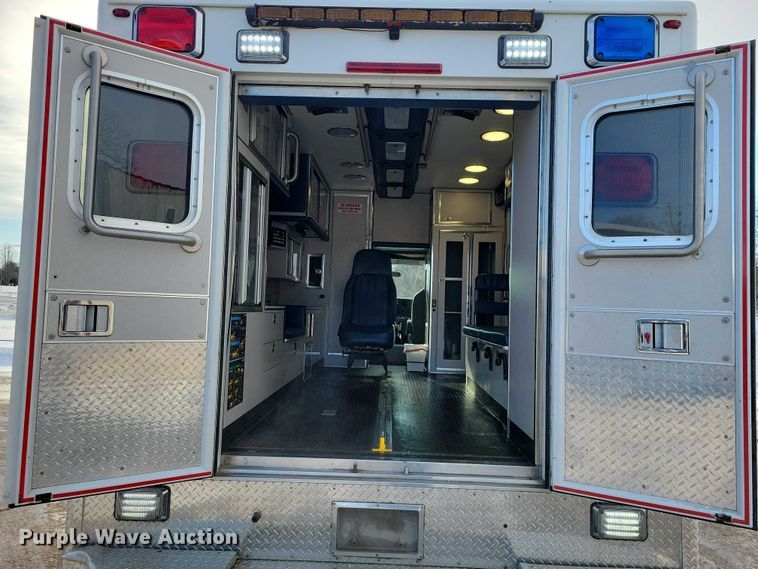 image for item NO9839 2015 Ford E450 ambulance