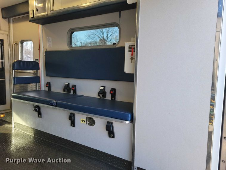 image for item NO9839 2015 Ford E450 ambulance