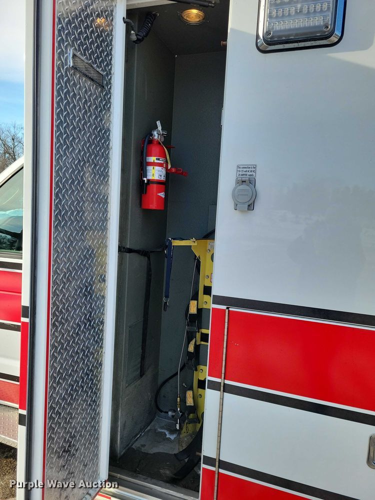 image for item NO9839 2015 Ford E450 ambulance