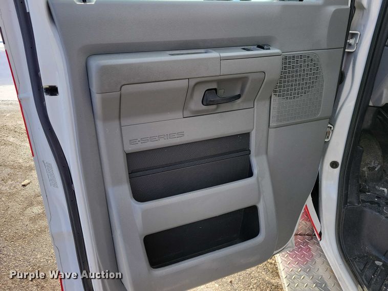 image for item NO9839 2015 Ford E450 ambulance