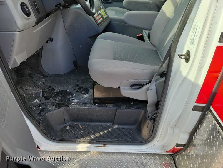 image for item NO9839 2015 Ford E450 ambulance