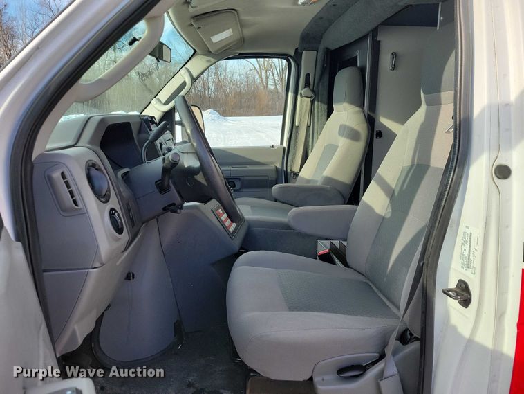 image for item NO9839 2015 Ford E450 ambulance