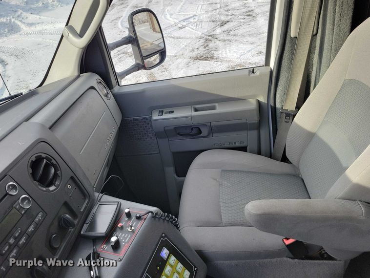 image for item NO9839 2015 Ford E450 ambulance