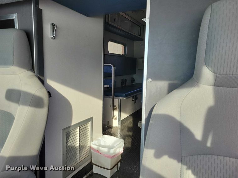 image for item NO9839 2015 Ford E450 ambulance