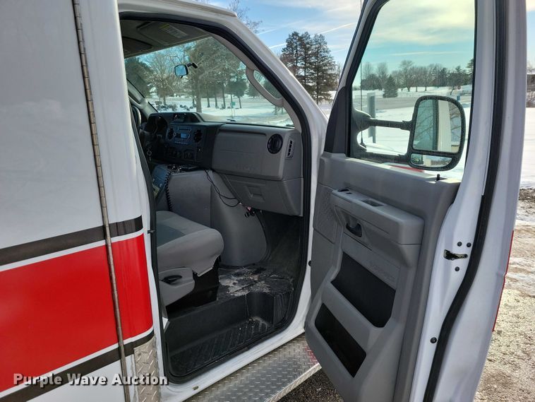 image for item NO9839 2015 Ford E450 ambulance
