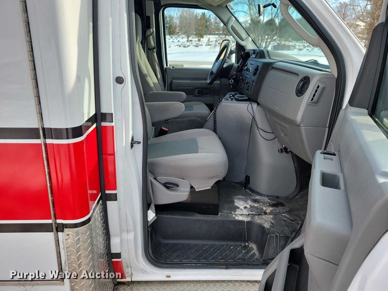 image for item NO9839 2015 Ford E450 ambulance