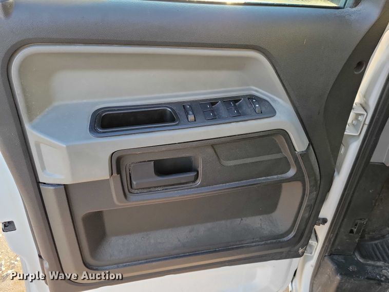 image for item NO9841 2014 MV1 handicap accessible van