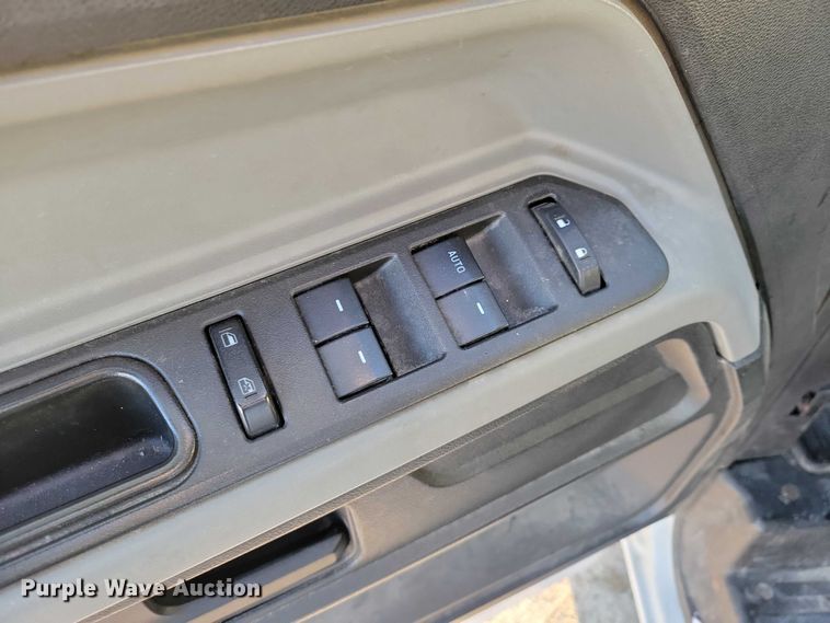 image for item NO9841 2014 MV1 handicap accessible van