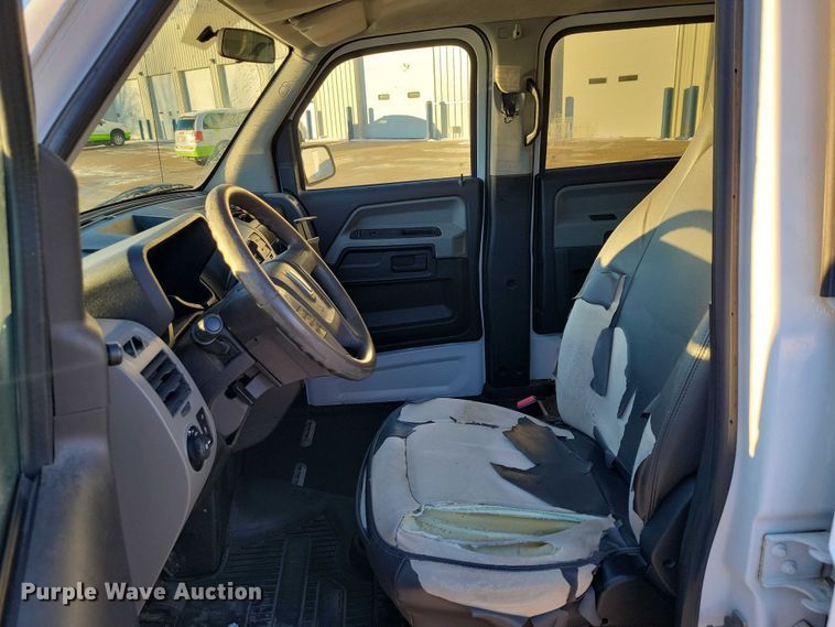 image for item NO9841 2014 MV1 handicap accessible van