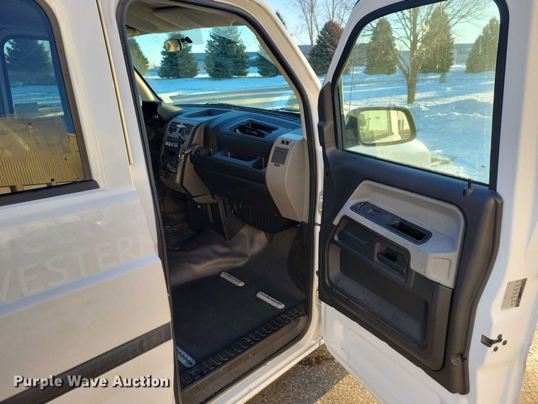 image for item NO9841 2014 MV1 handicap accessible van