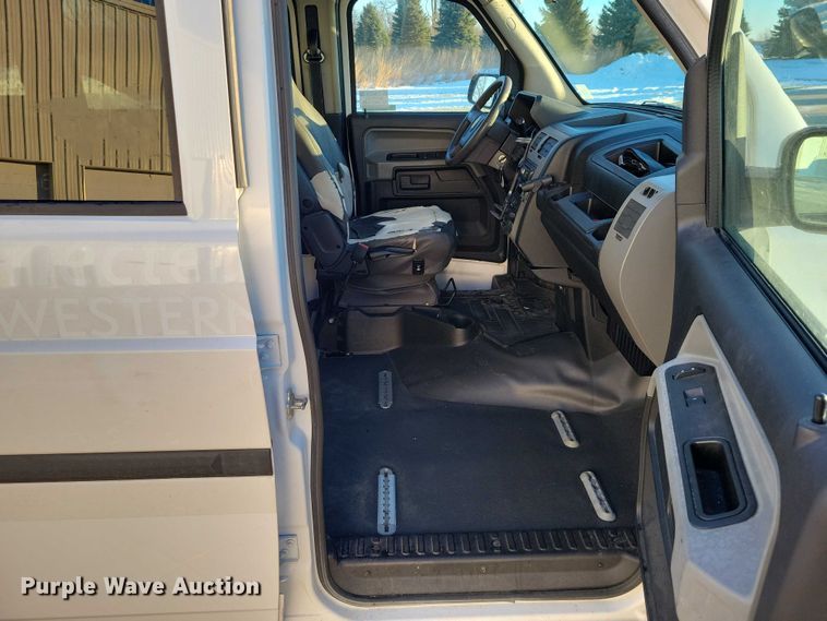 image for item NO9841 2014 MV1 handicap accessible van