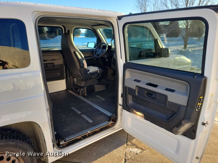 image for item NO9841 2014 MV1 handicap accessible van